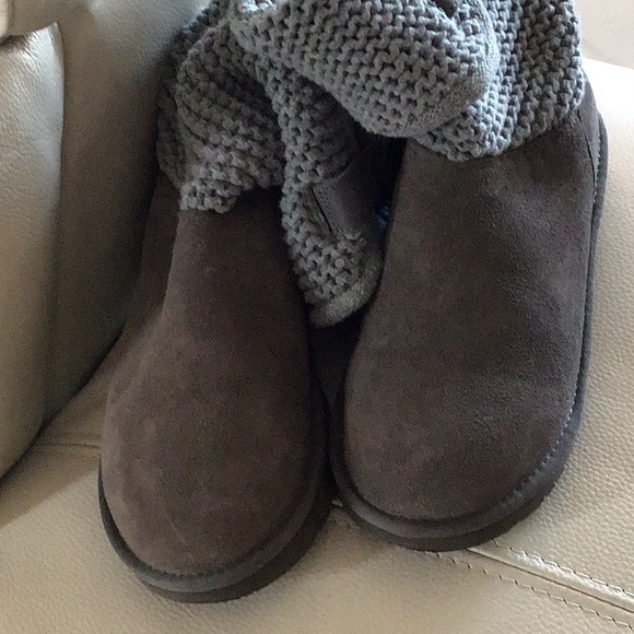 Gray uggs size 7 - Picture 2 of 7